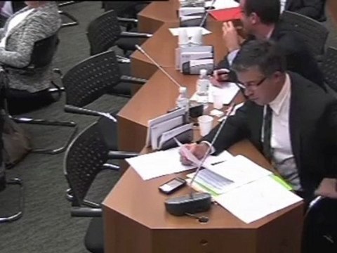 18 octobre 2011, Bertrand Pancher interroge Thierry Mariani, au sujet du Projet de loi de Finances 2012