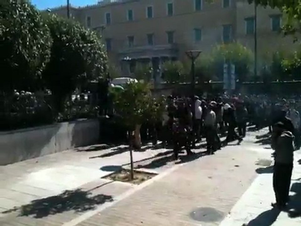 Ένταση στον μεταλλικό φράχτη