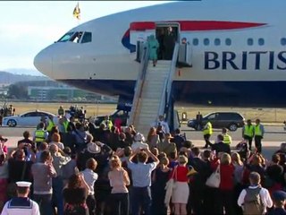 Colourful welcome for Australia's favourite Queen
