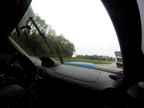 Les ecuyers bagarre avec une 106 piste 18-11-11