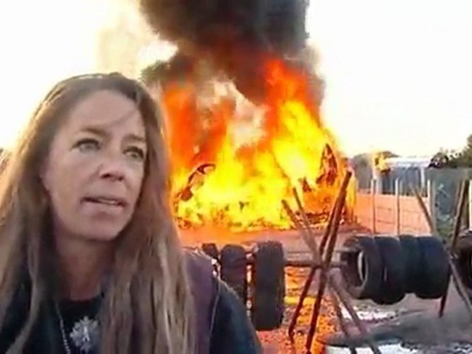 Riot police evict UK travellers
