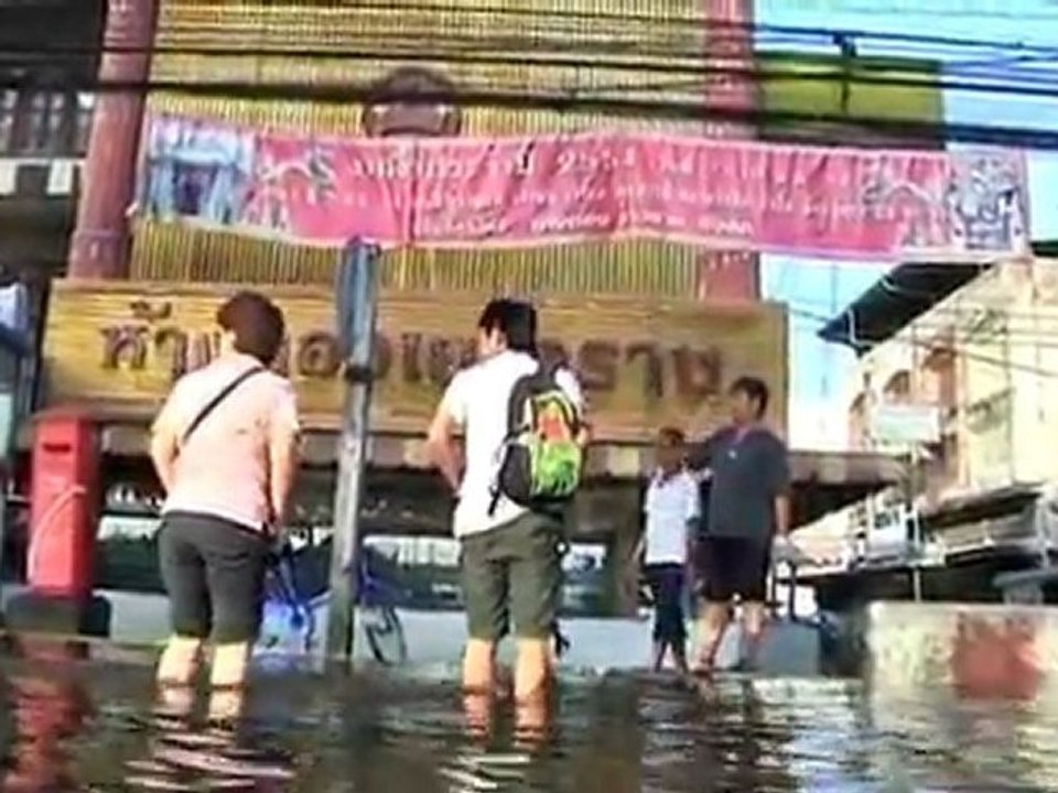 Flood threatens Bangkok