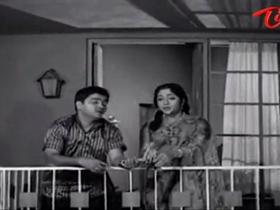 Telugu Old Songs | Chaduvukunna Ammayilu Movie | Amandoy Niduralevandoy Song | ANR | Savitri