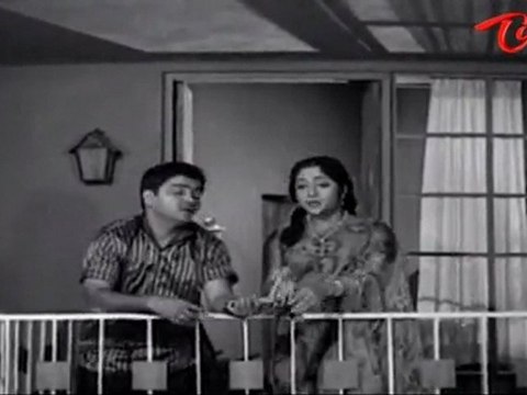 Telugu Old Songs | Chaduvukunna Ammayilu Movie | Amandoy Niduralevandoy Song | ANR | Savitri
