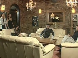 Film4vn.us-NguoiMau-23.00