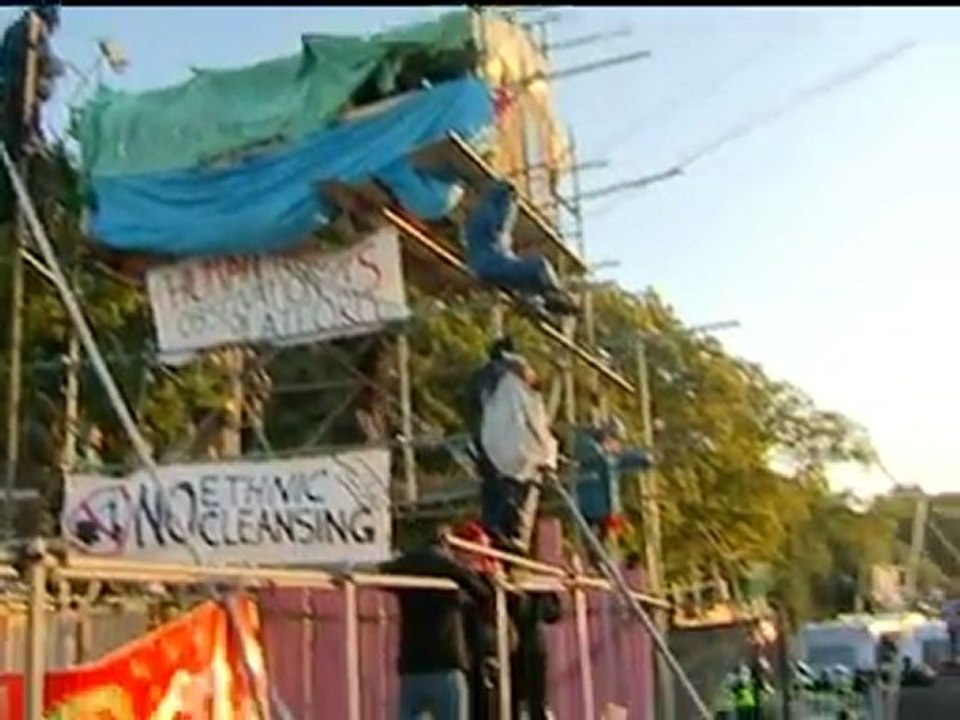 DALE FARM: Police clear away the protesters