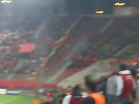 o termatofylakas ths Dortmunt vgainei gia zestama kai apodokimazetai