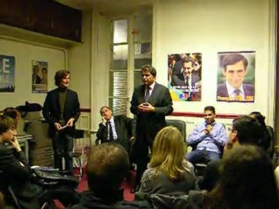 Pierre Lellouche devant les Jeunes Populaires de Paris