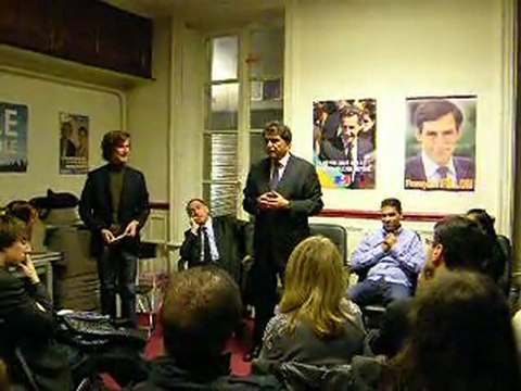 Pierre Lellouche devant les Jeunes Populaires de Paris
