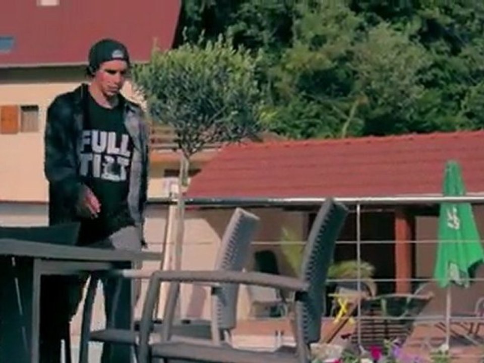 AWAY Julien Eustache