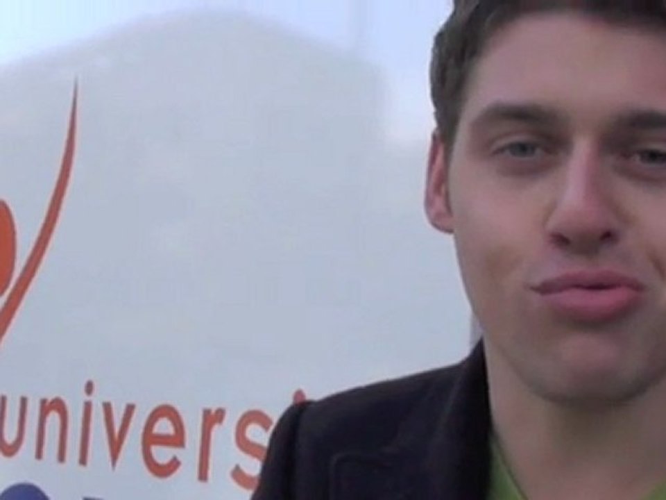 Julien Hopin pour le MET, tête de liste aux  élections étudiantes à Evry oct 2011