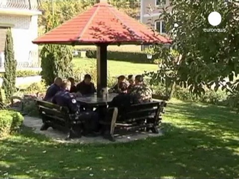 Kosovo : la Kfor commence à démanteler des barricades...