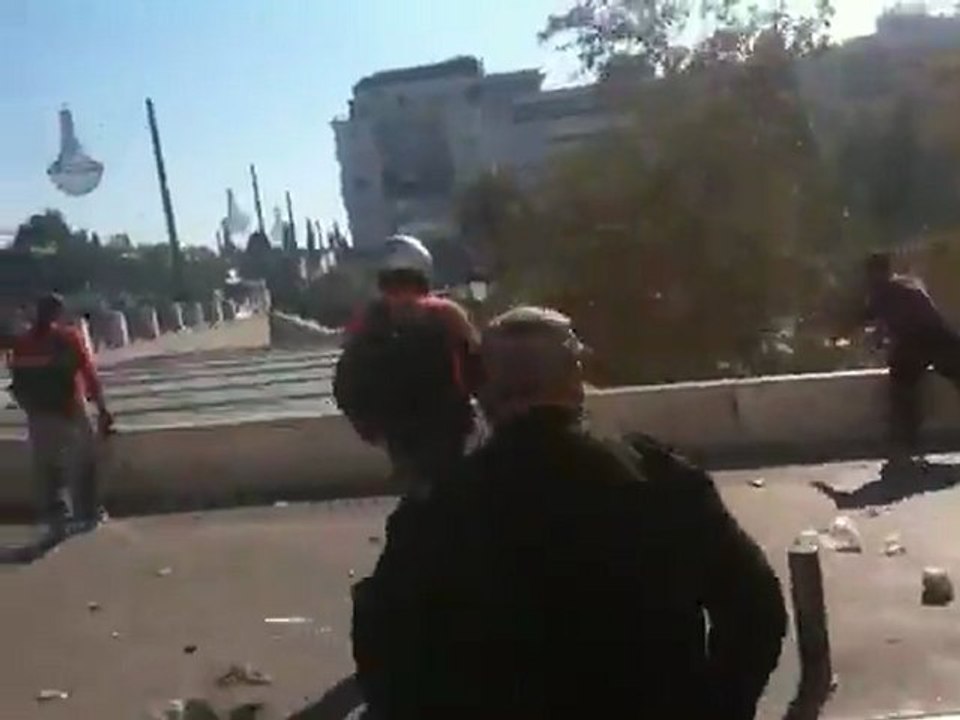 ΜΑΤ κατευθύνονται στην πλατεία Συντάγματος