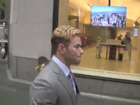 Kellan Lutz Addresses Gay Rumors