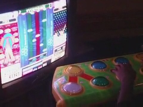 Colossal Con Video Randomness 16 - Hiro K Attempts Pop 'n' Music - 1