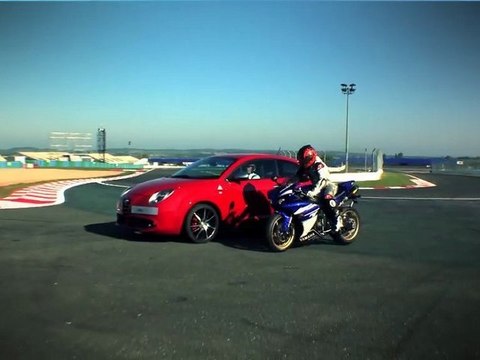 Autosital - Face à face Alfa Romeo MiTo Quadrifoglio Verde SBK - Yamaha R1 à Magny-cours