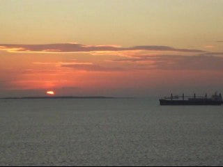 Taranto : lo spettacolare tramonto dal lungomare
