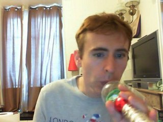 Wiwi égratigne "lovin' you" de Sarah