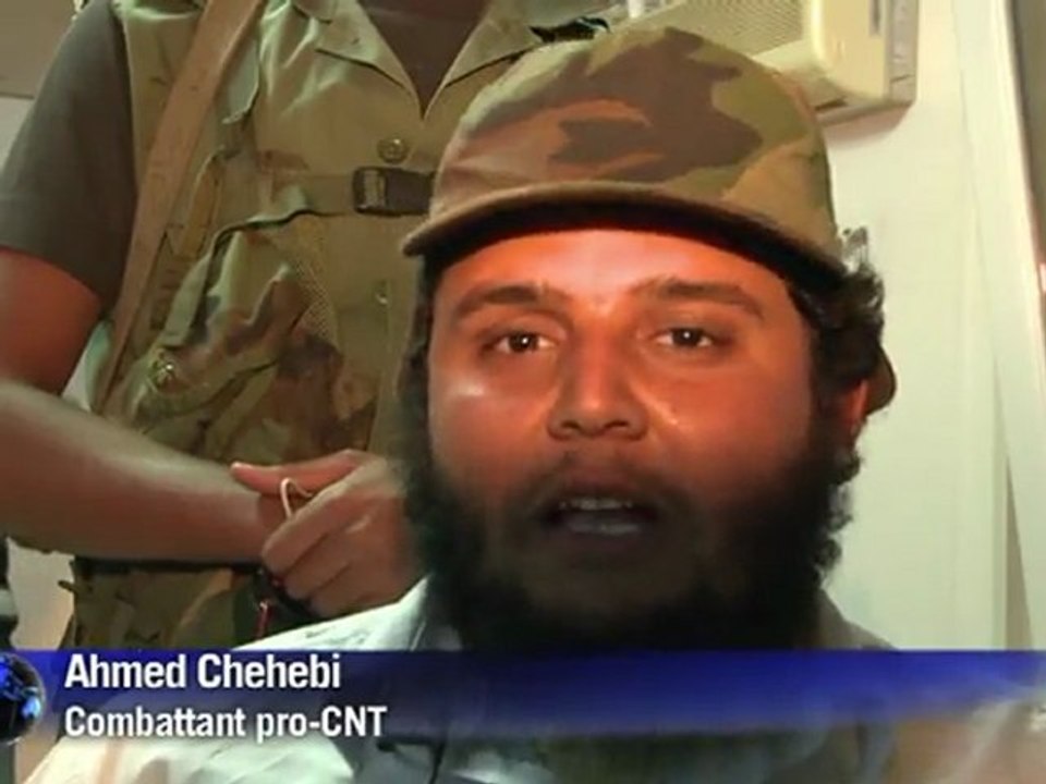 Libye: à Syrte des combattants pro-CNT fêtent la fin de Kadhafi