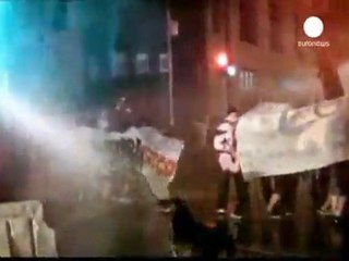 Chile student protesters invade senate