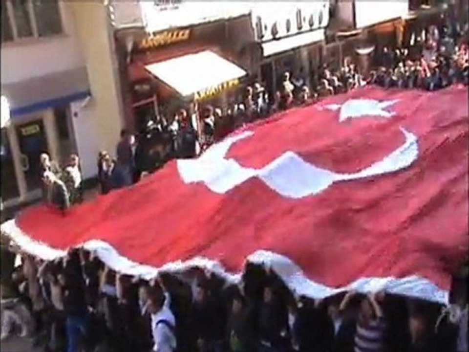 ALAPLI'DA TERÖRE LANET YÜRÜYÜŞÜ