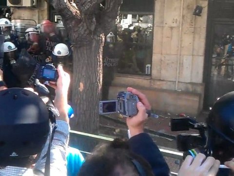 Emeutes devant le parlement à Athènes