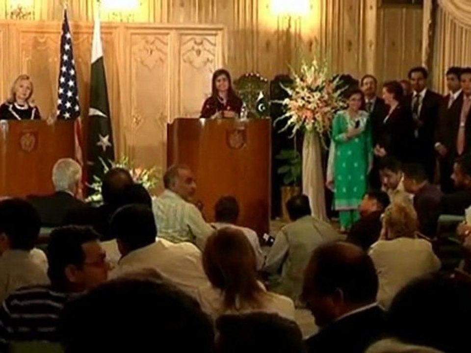 Clinton visits Islamabad