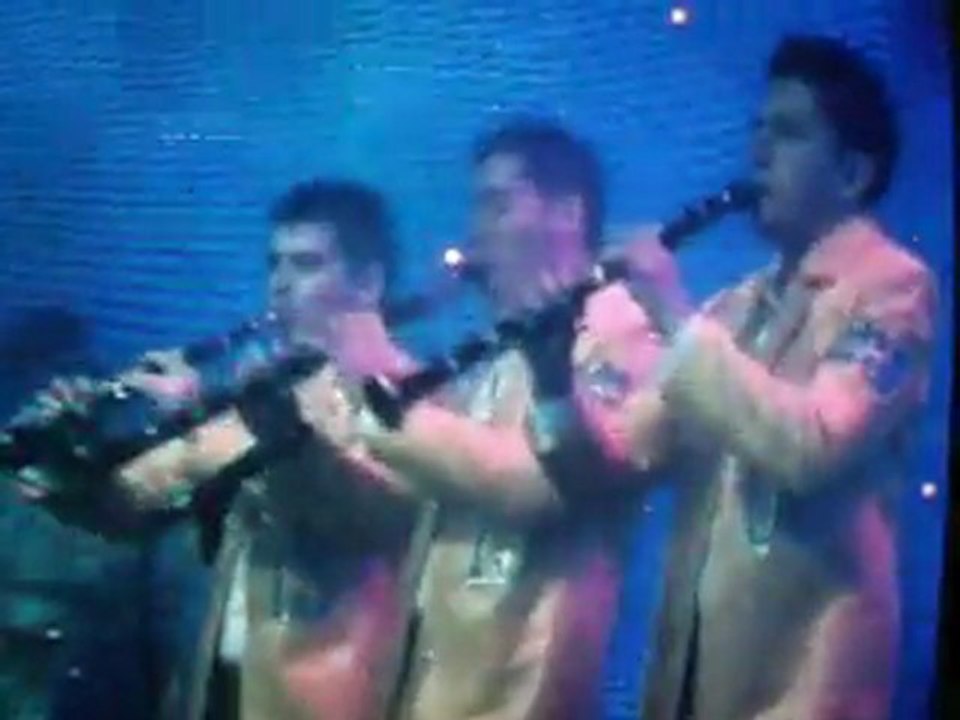 BANDA MS EN "QUE QUIERE LA BANDA"...CANTANDO PUDRETE 27/OCT/2011