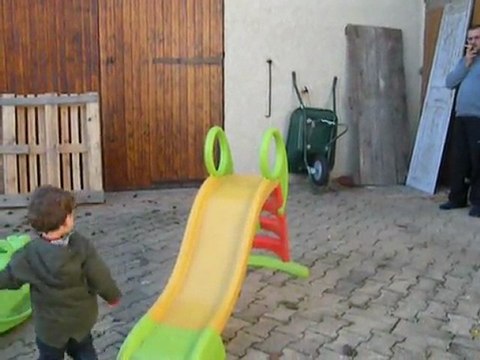 JE FAIS DU TOBOGGAN TOUT SEUL