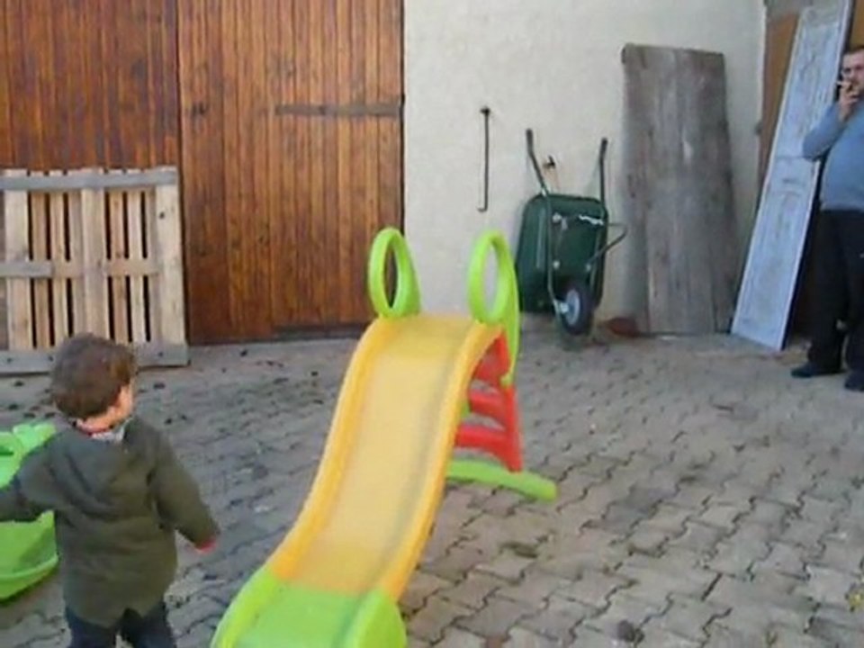 JE FAIS DU TOBOGGAN TOUT SEUL