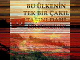 Parçadaki sözleri dinlerken BENİ AĞLATAN NAMUSSUZLARA PARÇA SÖZLERİ İLE HAYKIRIYORUM DUYUN ULAN NAMUSSUZLAR BAYRAKLA DERTLEŞEN TOPRAKLA BİRLEŞEN CAN VERİP DEVLEŞEN BİRİLERİ VAR BİRİLERİ VAR EZAN SUSMAZ DİYEN BAYRAK İNMEZ DİYEN VAR