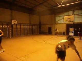 pase pelotas tenis movimiento por la espalda