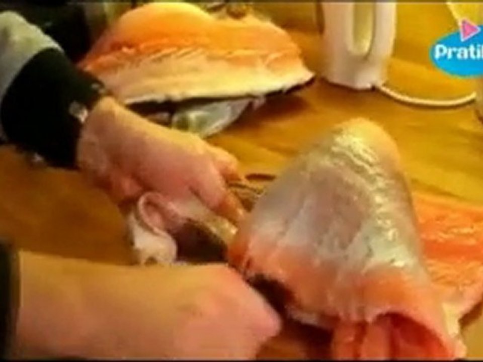 lever les filets et la peau du samon