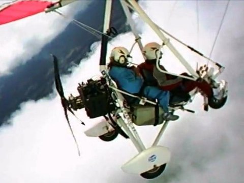 Balade en ulm pendulaire dans les Nuages avant l'orage autour de la base d' ETOILE (26)