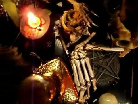 ВЫШЛА ВЕДЬМА ИХ ТРУБЫ