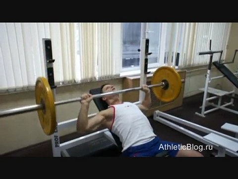 Жим штанги лежа на наклонной скамье. Техника выполнения упражнения.