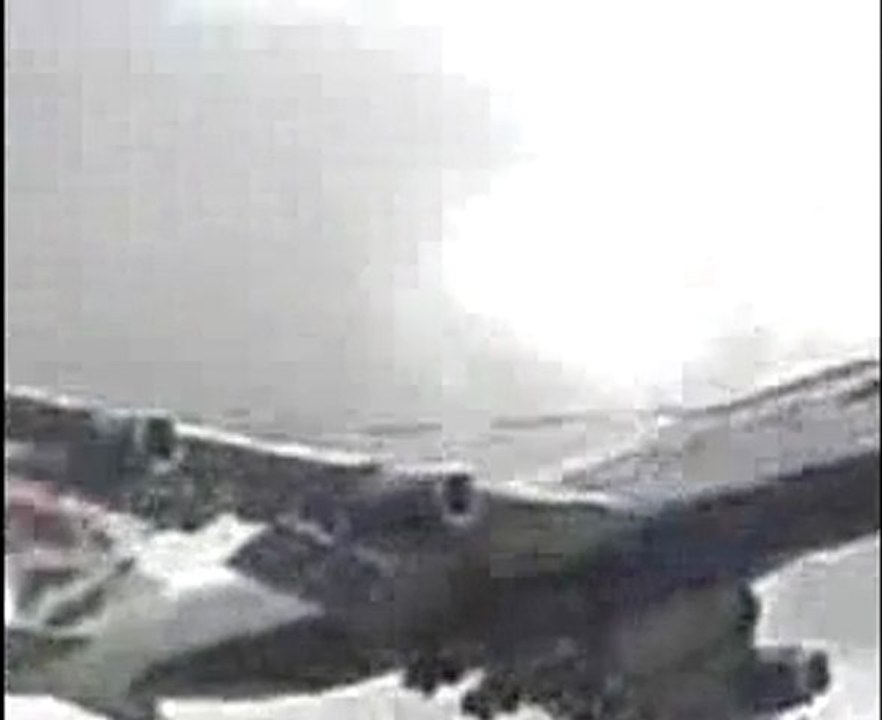 jumbo jet landing london heathrow airport