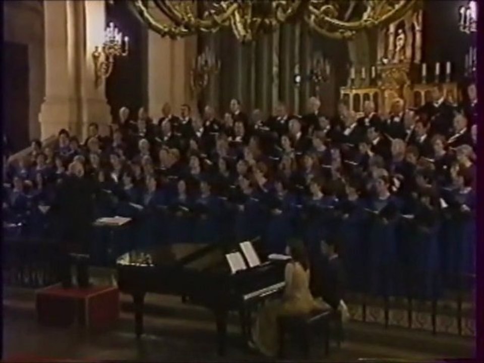 Le Choeur mixte arménien de Paris Sipan-Komitas chante Amen Hayi de Komitas sous la direction du Maestro Garbis Aprikian