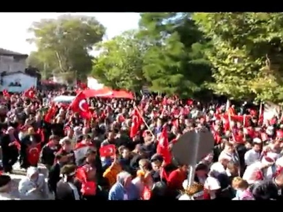 Binlerce İznikli Şehitleri İçin Bir Araya Geldi