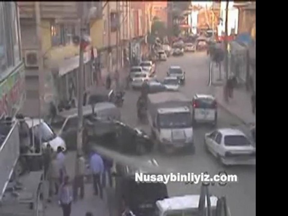 Nusaybin'de Bankaya Atılan Molotof Seyyar Satıcıya İsabet Etti - Nusaybin Haberleri