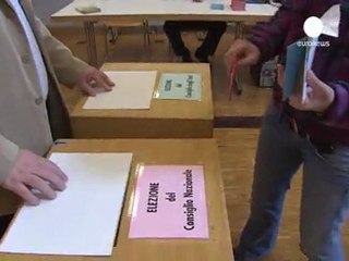 Télécharger la video: Voto in Svizzera: chiusi seggi per rinnovo Parlamento...