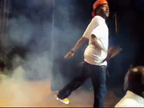 Kelz Performs at Pershing High School