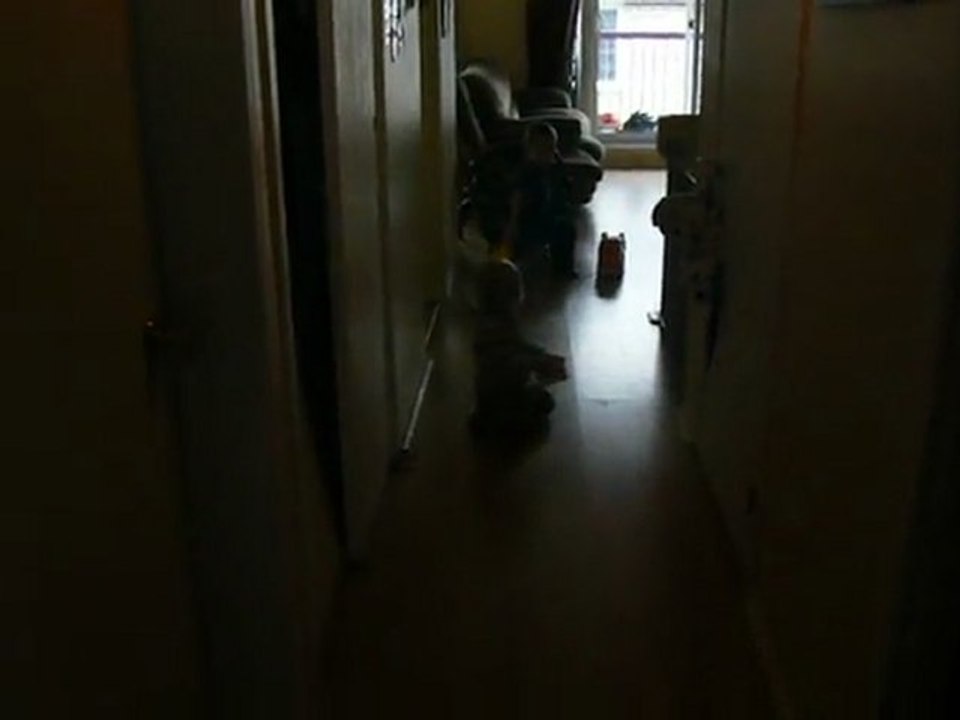 Petit coco qui marche enfin