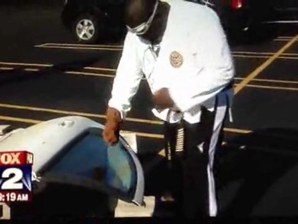 Un karatéka casse une vitre avec ses poings FAIL