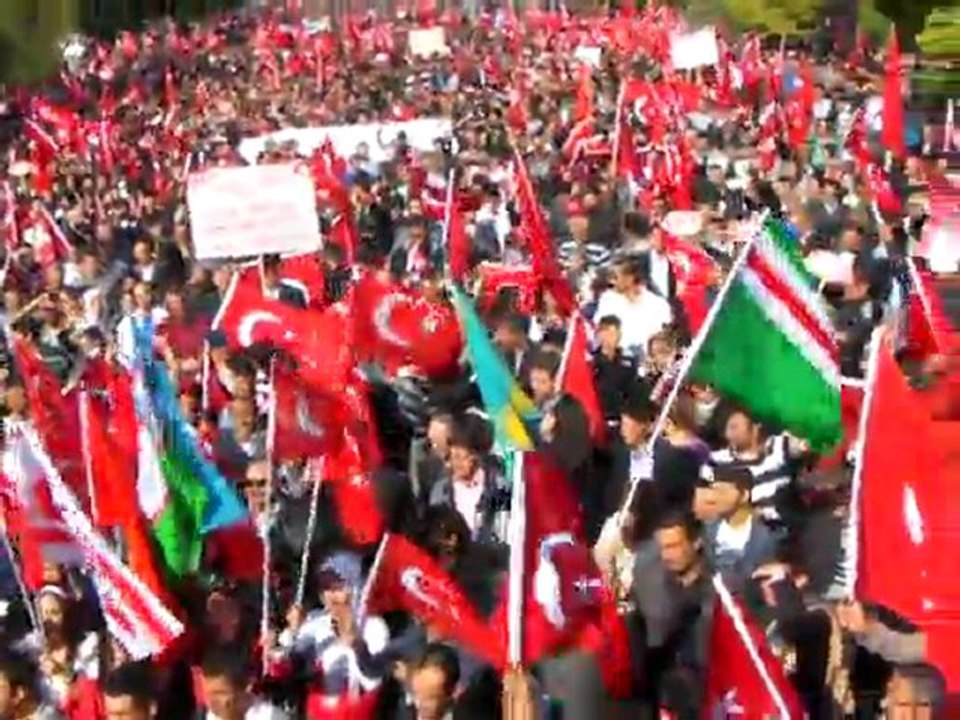 Türk Milletinin Birliği Vatanın Bütünlüğü için Meydanlardayız...