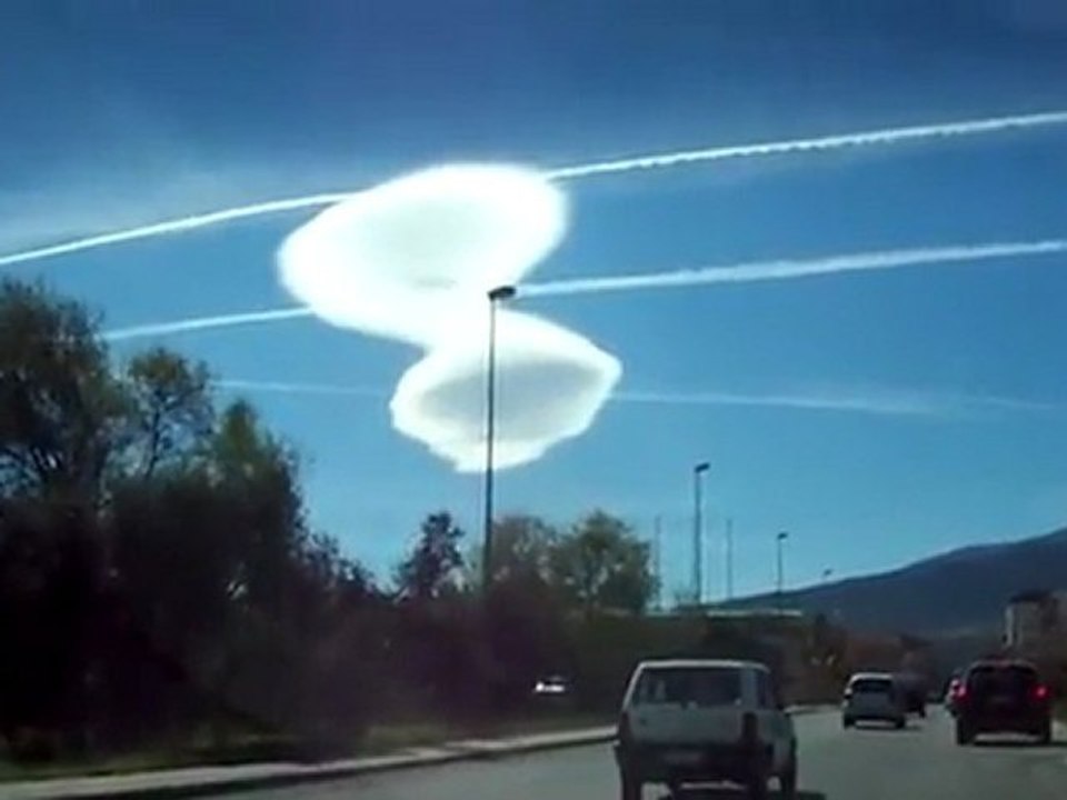 UFO .CLOUDS.chemtrails.drôle de nuage