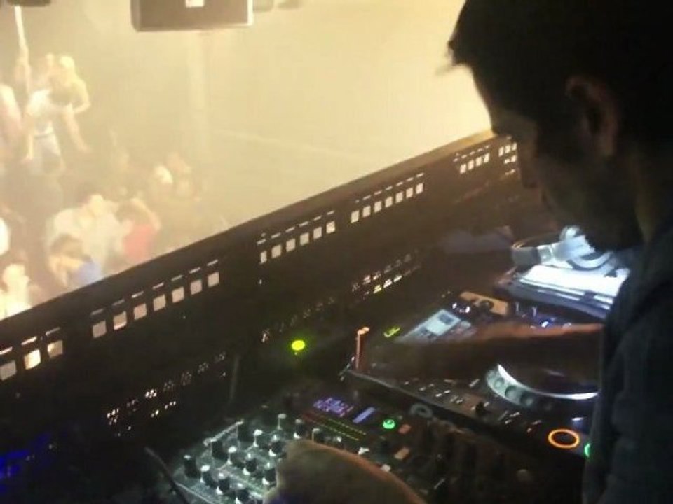 Michael Canitrot play "Michael Canitrot & Ron Caroll - When You Got Love (Michael Calfan Remix) at Kronos Party