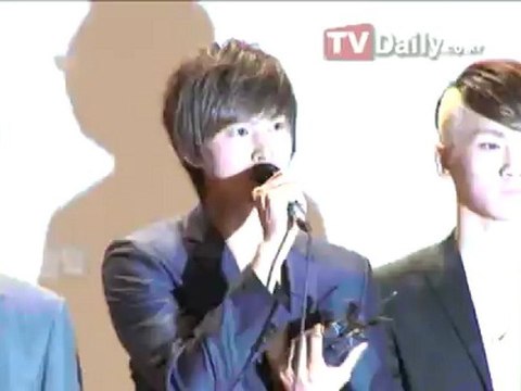 ユノ・ユンホ, シャイニ 戦争孤児のための寄付式 shinee