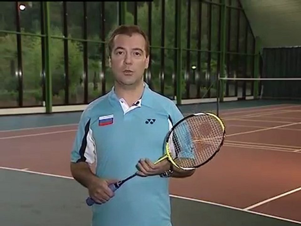 Russie : Medvedev joue au badminton avec Poutine