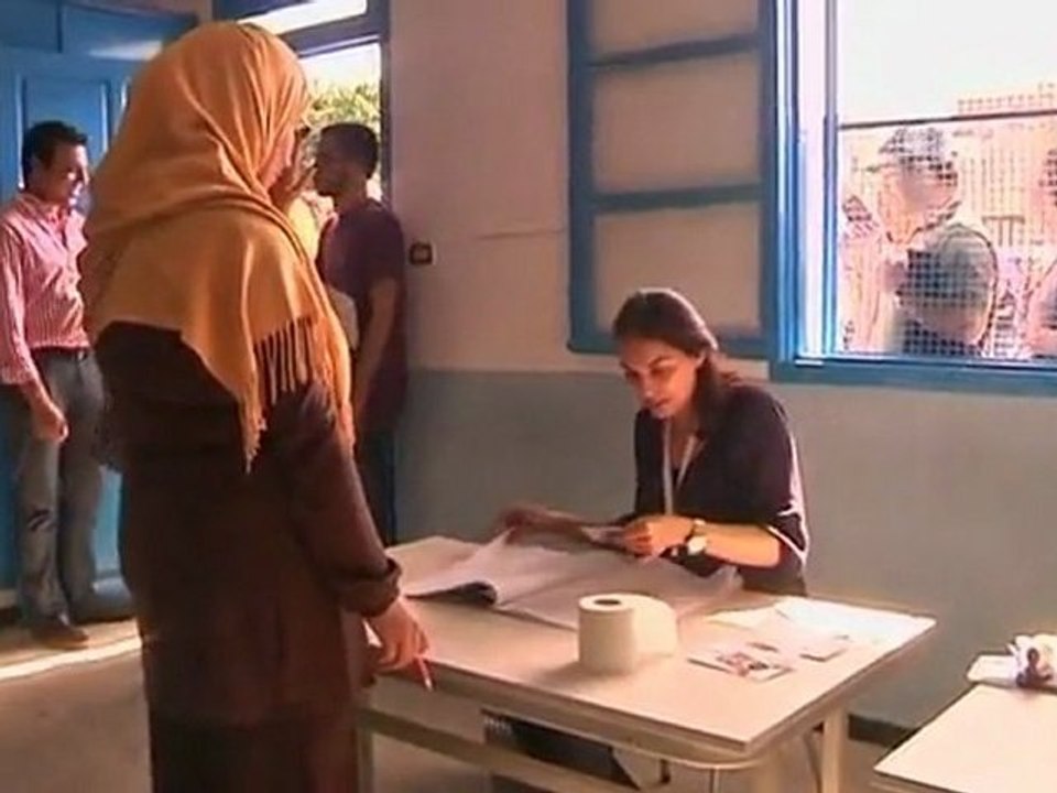 Tunisians pack polling stations